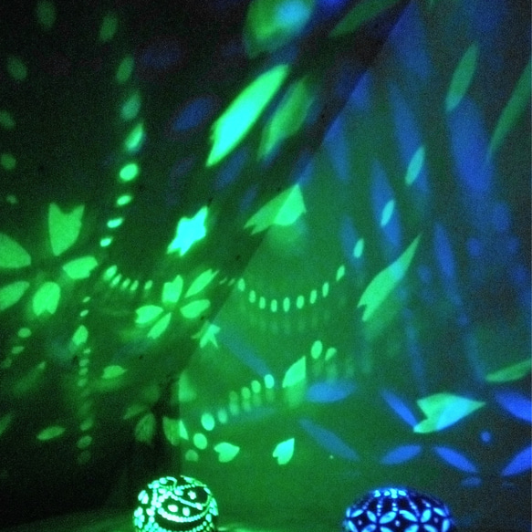 電池式LED陶器ランプシェード『さくら・さくら』(Ls01)は通販やす波窯の手作り作品です 1枚目の画像