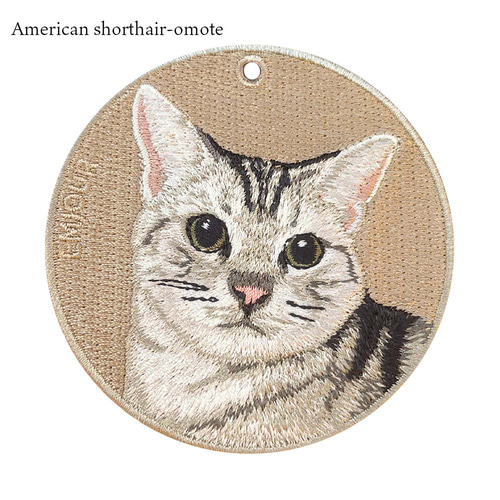 m*上様 ハンドメイド刺繍キーホルダー　キジトラさんとショートケーキ 刺繍キーホルダー キーホルダー キジトラ 猫 刺繍 チャーム