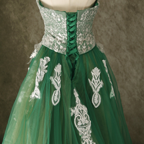 刺繍入りグリーンスリップドレスセット シルバーサテンにグリーンチュール刺繍を重ねた肩袖デザインのAライン