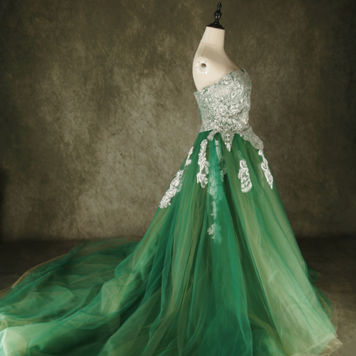 送料無料！カラードレス グリーン キラキラ光る刺繍 編み上げ チュール