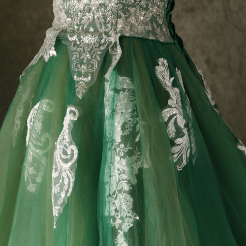 送料無料！カラードレス グリーン キラキラ光る刺繍 編み上げ チュール