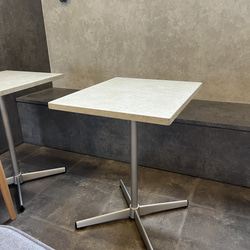 カフェテーブル　テーブル　　石っぽいテーブル 1枚目の画像