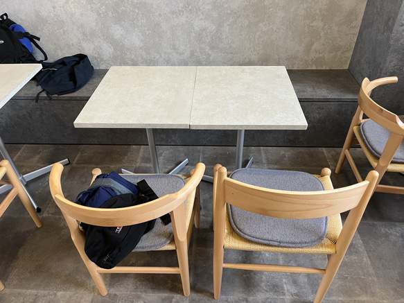 カフェテーブル　テーブル　　石っぽいテーブル 7枚目の画像