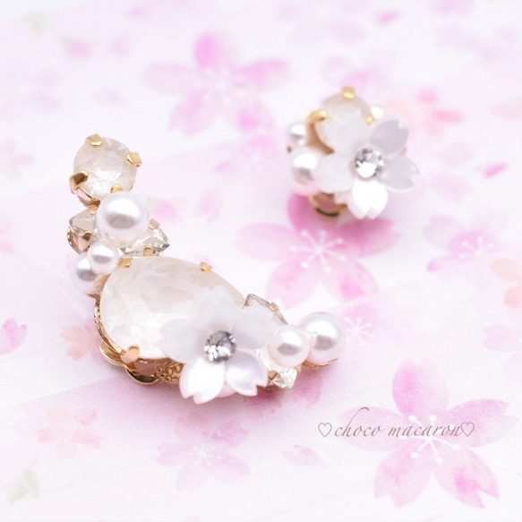 【みく】sassy. イヤーカフ ピアス　フラワー　ホワイト 結婚式 Sassy. フラワーイヤーカフ ピアスセット - メルカリ