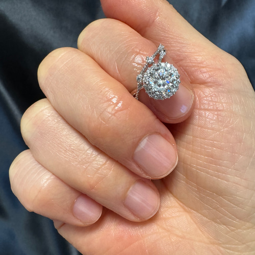 ⚫︎⚫︎⚫︎新品、未使用、7号⚫︎⚫︎⚫︎モアサナイトヘイローリング　約1カラット　S925＋ホワイトゴールドコーティング（金メッキ） 7号即納一点のみ】モアサナイトヘイローリング 約1カラット S925＋