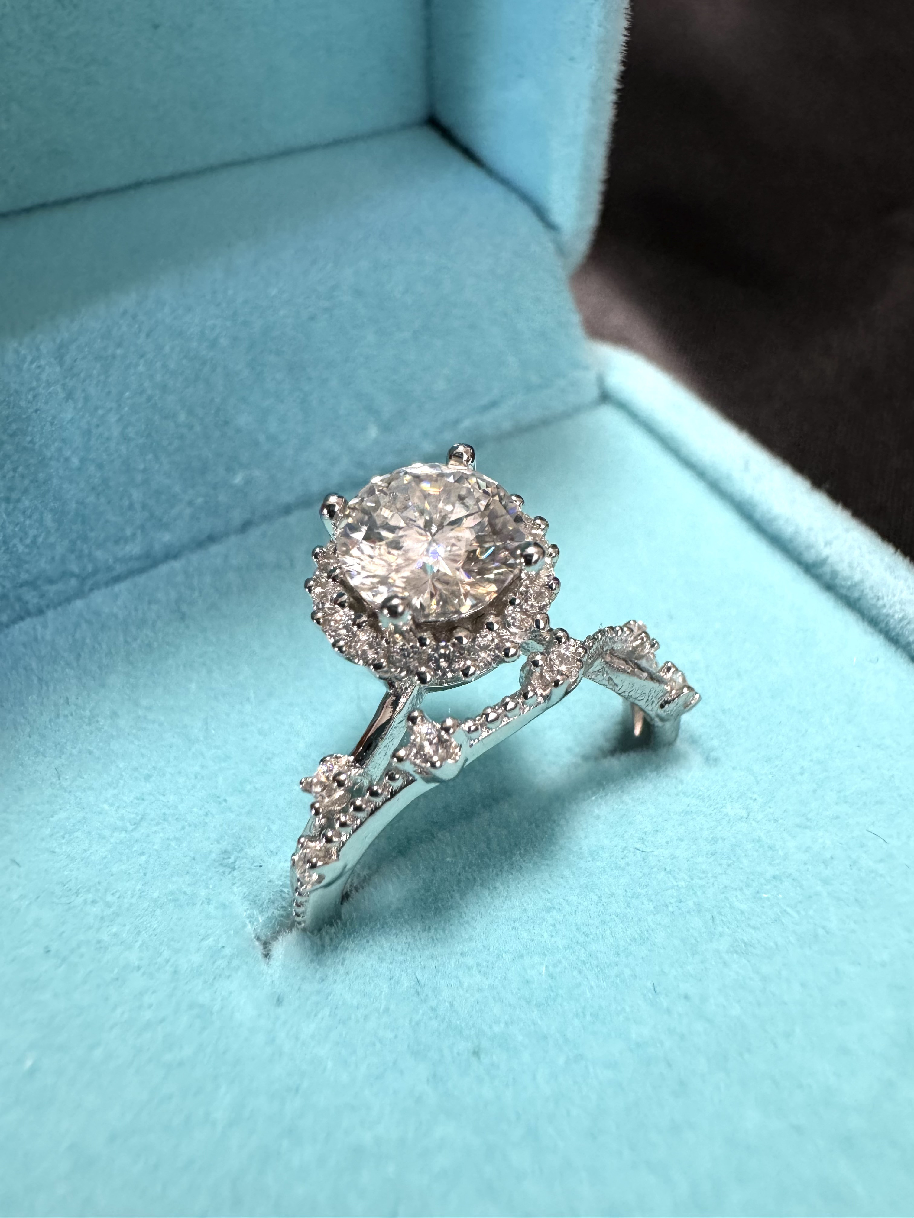 モアサナイト 1ct ヘイローリング　8号ほど