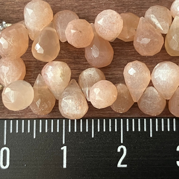 4粒 ハンドメイド素材　天然石ビーズ　オレンジムーンストーン　ドロップ 2枚目の画像