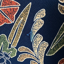 袷長羽織　シルクウール　ネイビー地にカラフルな抽象草花柄 12枚目の画像