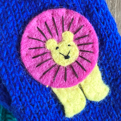 送料無料♪④エスニック ネパール ウール手編みミトン手袋 ハンドウォーマー グローブ アニマルパッチ 動物柄 ライオン 5枚目の画像