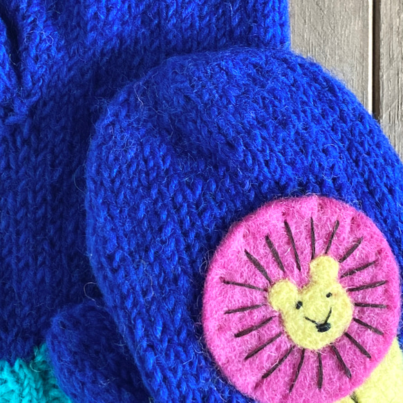 送料無料♪④エスニック ネパール ウール手編みミトン手袋 ハンドウォーマー グローブ アニマルパッチ 動物柄 ライオン 4枚目の画像