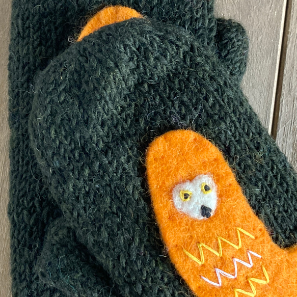 送料無料♪④エスニック ネパール ウール手編みミトン手袋 ハンドウォーマー グローブ アニマルパッチ 動物柄 フクロウ 4枚目の画像