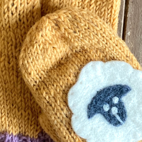 送料無料♪④エスニック ネパール ウール手編みミトン手袋 ハンドウォーマー グローブ アニマルパッチ 動物柄 ヒツジ 羊 4枚目の画像