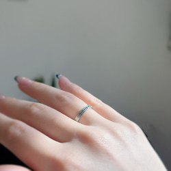 滋潤閃亮雙線戒指不鏽鋼配對結婚戒指結婚戒指刻有誕生石 第6張的照片