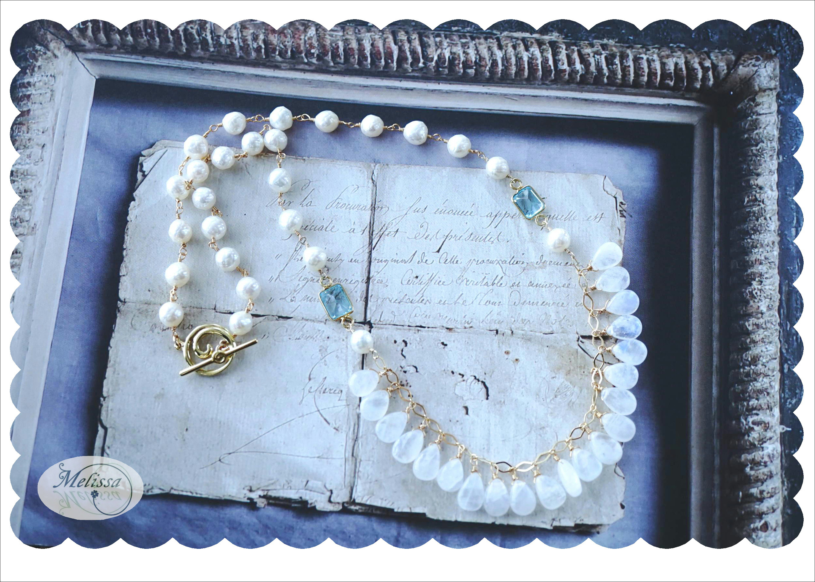 レインボームーンストーンと淡水パールネックレス