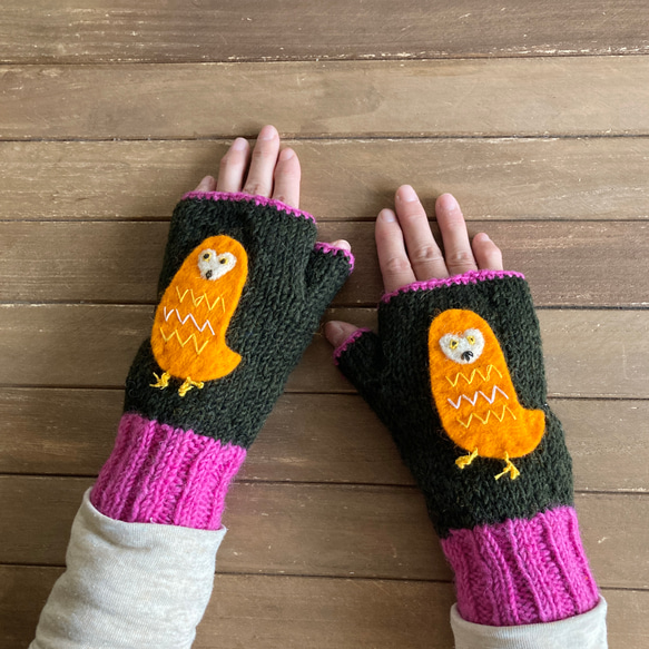 送料無料♪⑧エスニック ネパール ウール手編み 指なし手袋 ハンドウォーマー グローブ アニマルパッチ 動物柄 フクロウ 9枚目の画像