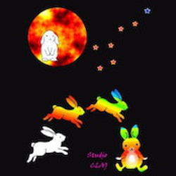 赤い満月とくつろぐ虹兎たち：プリントスターTシャツ（レディース：黒） 2枚目の画像