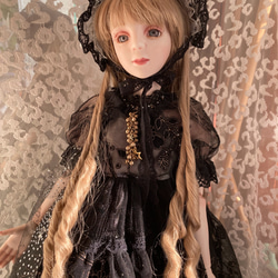 創作球体関節ビスクドール人形　栗色の髪の黒いアンティーク調ロングドレスの女の子 10枚目の画像