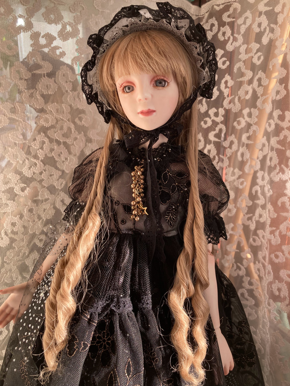 創作球体関節ビスクドール人形　栗色の髪の黒いアンティーク調ロングドレスの女の子 10枚目の画像