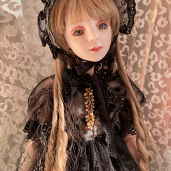 創作球体関節ビスクドール人形　栗色の髪の黒いアンティーク調ロングドレスの女の子 4枚目の画像