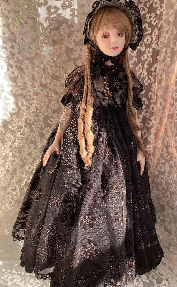 創作球体関節ビスクドール人形　栗色の髪の黒いアンティーク調ロングドレスの女の子 6枚目の画像