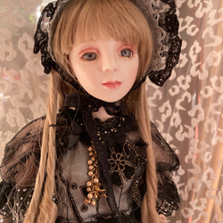 創作球体関節ビスクドール人形　栗色の髪の黒いアンティーク調ロングドレスの女の子 1枚目の画像