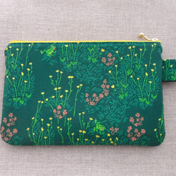 ＊野の草花とカエル２＊コットンフラットポーチ＊ファスナー２０cm＊USAコットン＊Windham Fabrics＊ 3枚目の画像