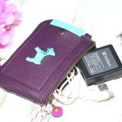 カードポケット付きレザーポーチ・犬・紫色・シュナウザー・テリア・古希・喜寿・ICカード 2枚目の画像