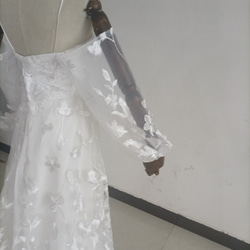 婚紗，米白色，V領，露肩，可拆袖子，閃閃發光的下擺，漂亮的蕾絲，接待 第12張的照片