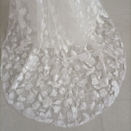 ウエディングドレス オフホワイト Vネック 肩出し 取り外し袖 揺らめく  