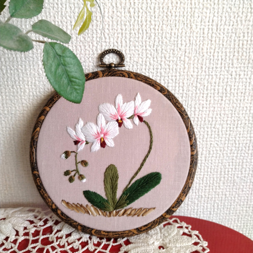 受注生産】刺繡フレーム タペストリー 優美な花 胡蝶蘭 その他