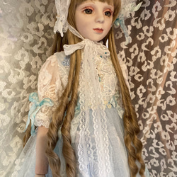 創作球体関節ビスクドール人形　栗色の髪の水色のアンティーク調ロングドレスの女の子 4枚目の画像