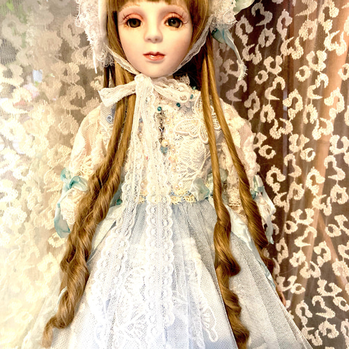 創作球体関節ビスクドール人形 栗色の髪の水色のアンティーク調ロング
