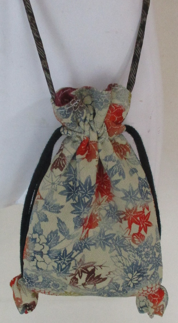 ７５７９　花柄の正絹の着物で作った巾着型ポシェット　＃送料無料 1枚目の画像