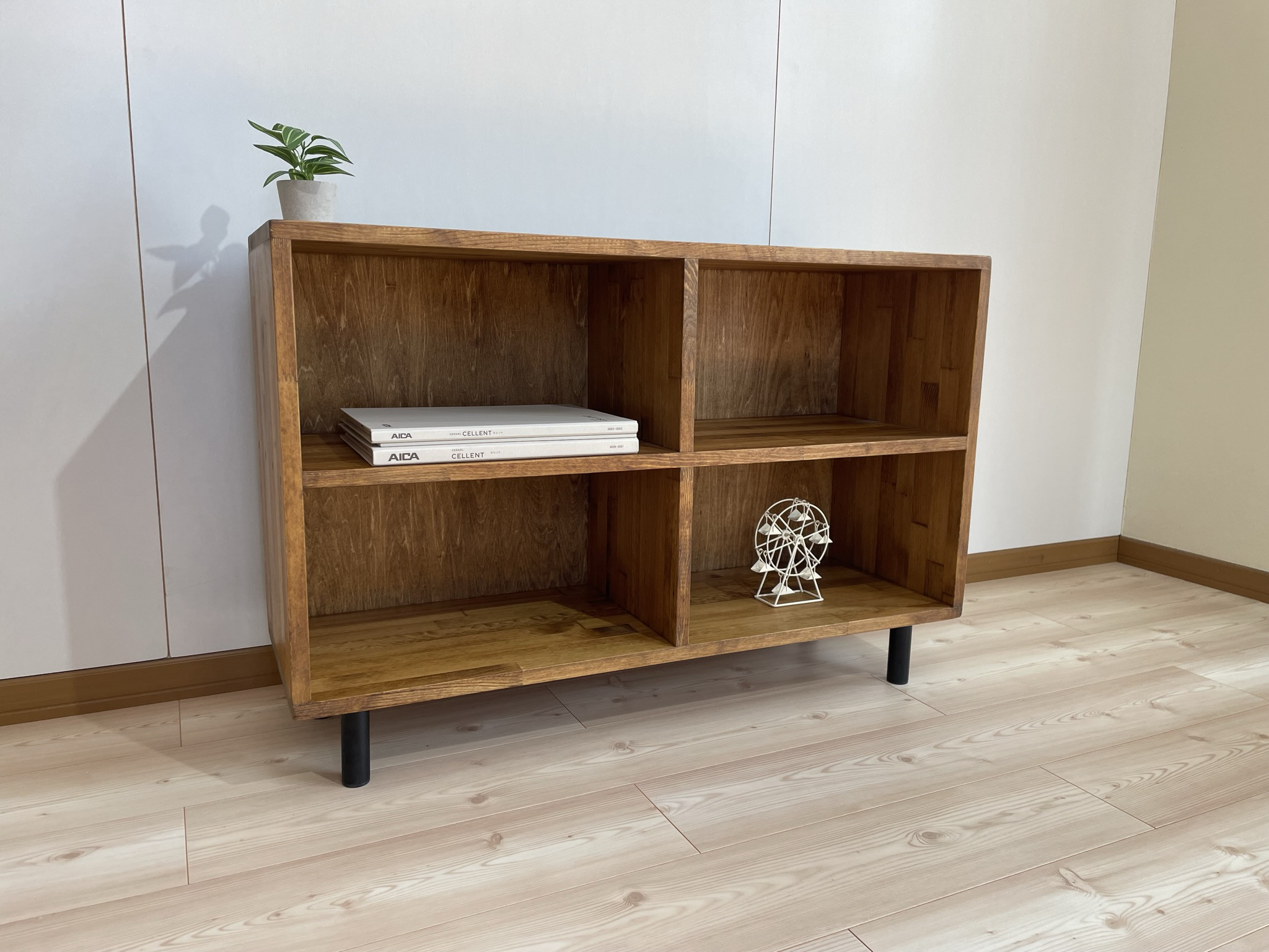 【サイズオーダー可】木のぬくもり感じる飾り棚/レトロモダン