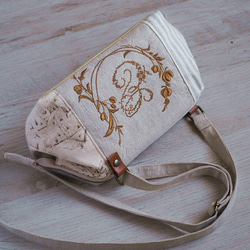 受注製作・モノグラム刺繍のワイヤーポシェット　ブラウン 7枚目の画像