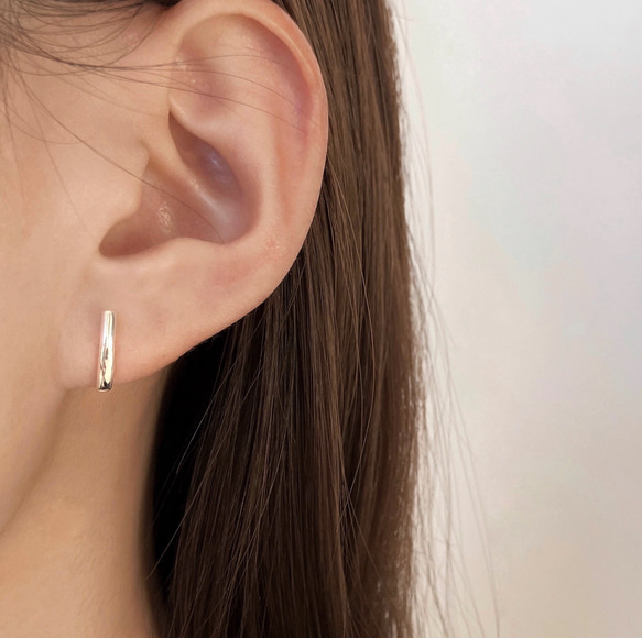 大人シンプル　follow カーブバーピアス　シルバー950 1枚目の画像