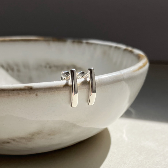 大人シンプル　follow カーブバーピアス　シルバー950 12枚目の画像