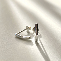 大人シンプル　follow カーブバーピアス　シルバー950 4枚目の画像