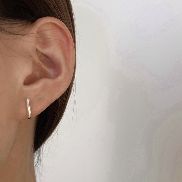 大人シンプル　follow カーブバーピアス　シルバー950 11枚目の画像