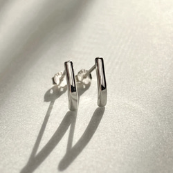 大人シンプル　follow カーブバーピアス　シルバー950 2枚目の画像