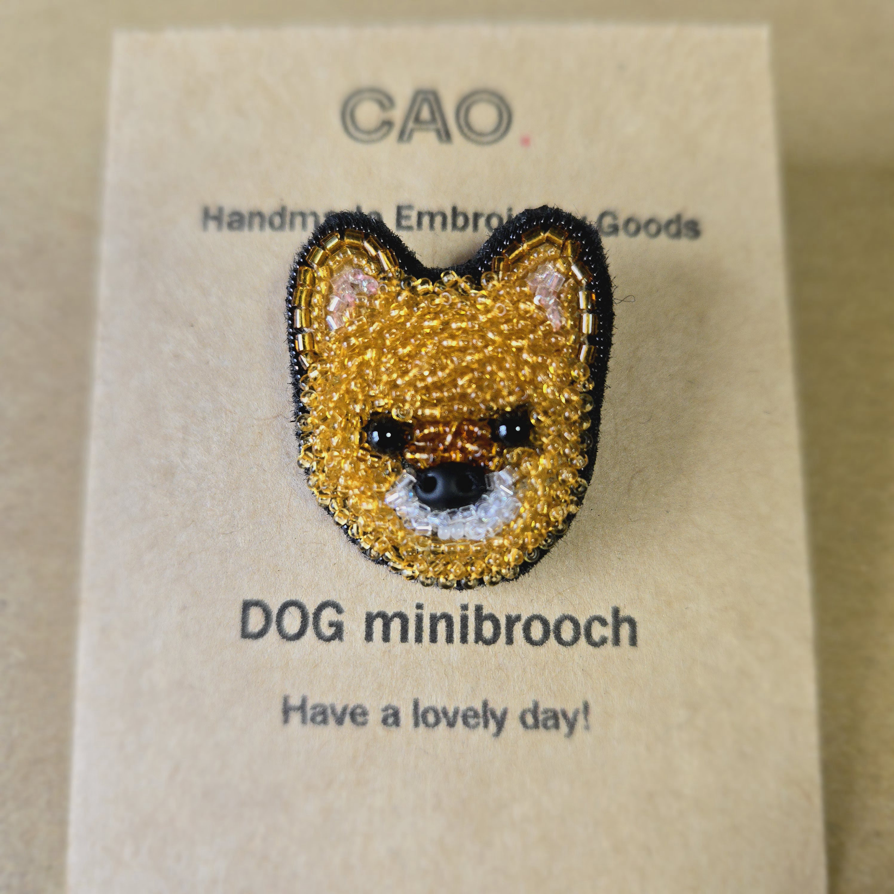 【ポメラニアンのミニブローチ】～オートクチュール刺繍～チェコビーズ☆ギフト・プレゼントにも☆