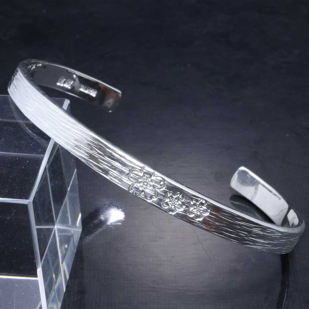 バングル メンズ : 川面浮桜 平打ちバングル 5mm幅 桜 さくら スタンプワーク シルバー サイズS/M/L