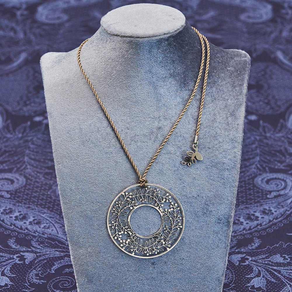 オーナメントリーフ　ネックレス