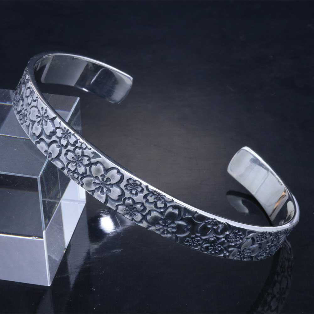 バングル メンズ : 桜吹雪 平打ちバングル 8mm幅 桜 さくら スタンプワーク シルバー サイズS/M/L