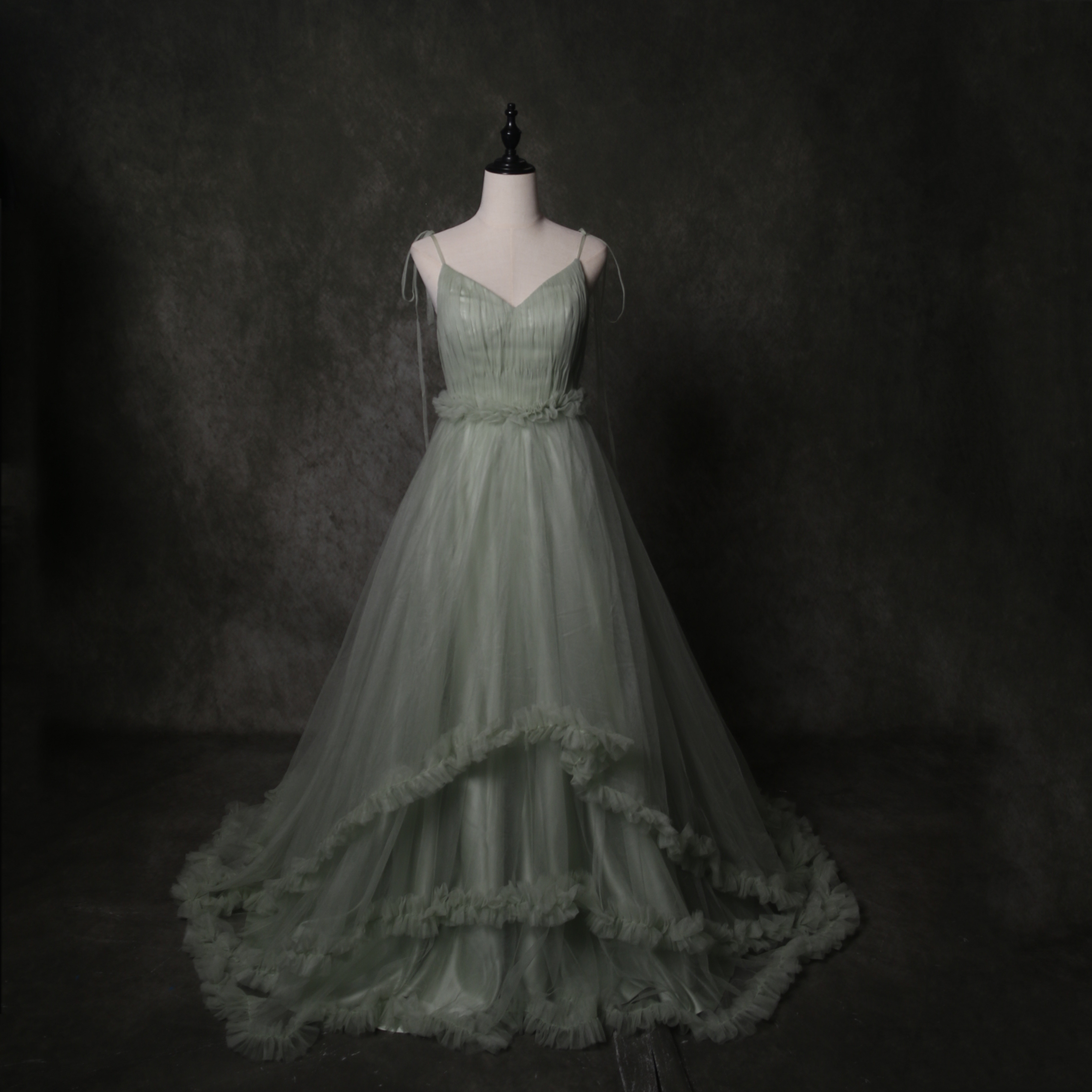 送料無料！カラードレス 2次会/合コン/デート グリーン ラッフルフリル  キャミソール 前撮り 可愛い