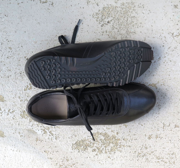 【~染工手工~】經典設計，高品質真皮！ EMA 運動鞋/單件染成黑色 第7張的照片