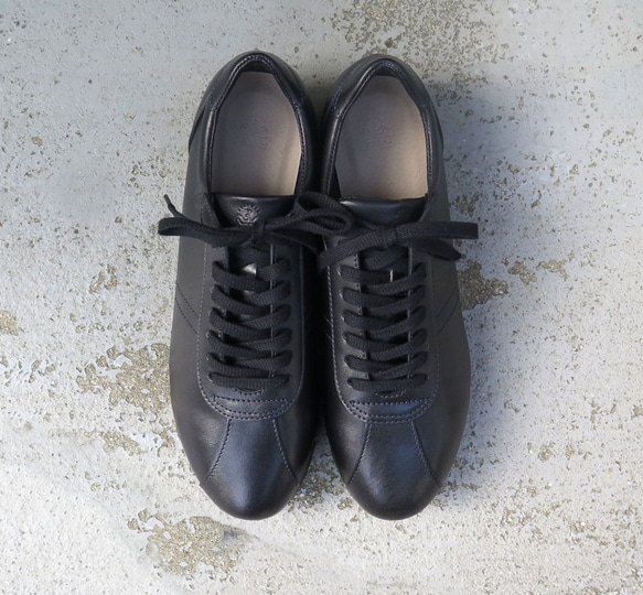【~染工手工~】經典設計，高品質真皮！ EMA 運動鞋/單件染成黑色 第2張的照片
