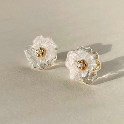 マーブルフラワーピアス/イヤリング(ホワイト) ピアス（スタッド・一粒 
