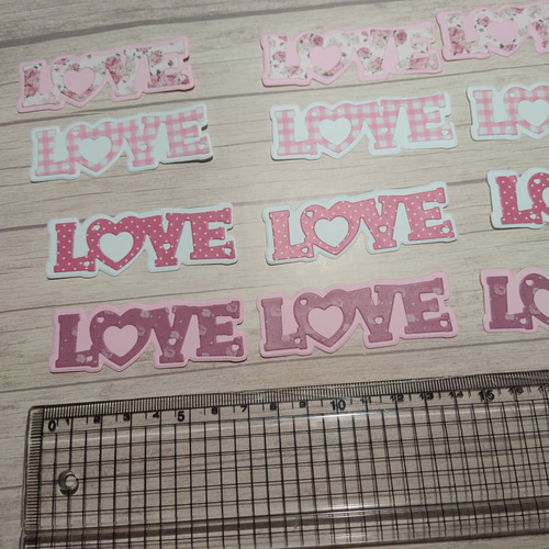 ③ ダイカット LOVE 12枚 英字 クラフトパンチ コラージュ 素材