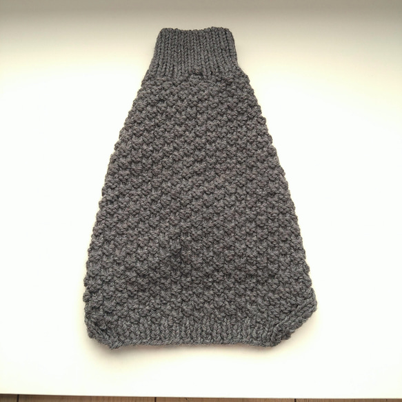 犬服 ハンドメイド セーター 手編み チャコールグレー H 1枚目の画像
